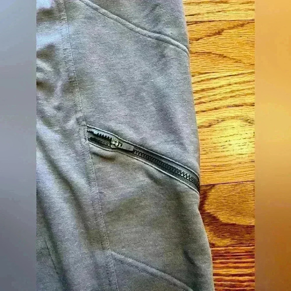 Athleta BAY BEACH CAPRI size small - sweatpant joggers - Picture 4 of 8